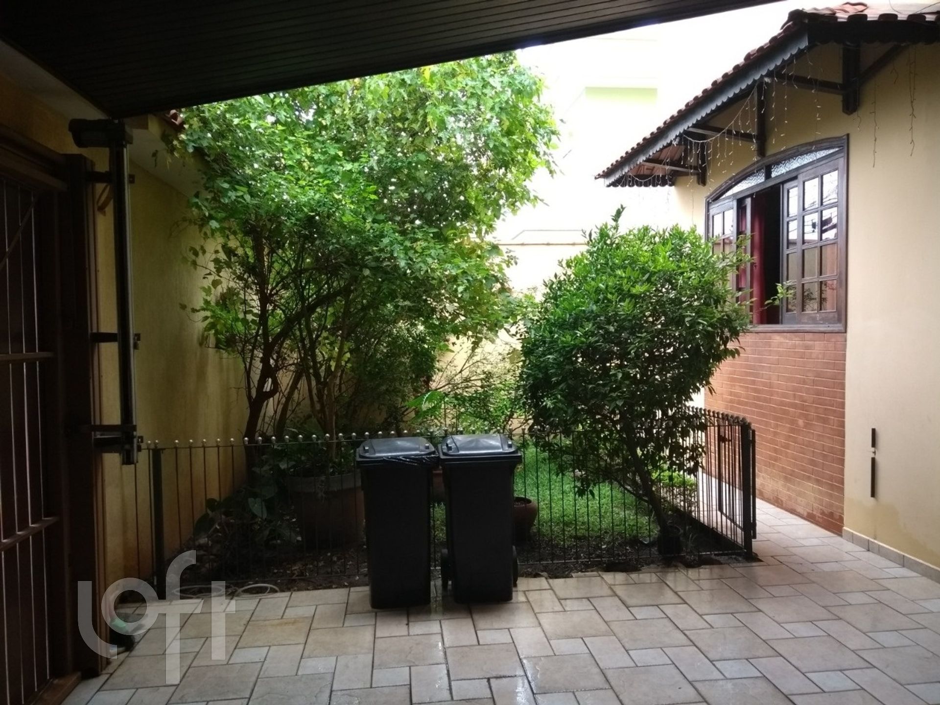 Casa à venda com 4 quartos, 250m² - Foto 1