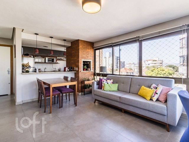 Apartamento com 72m², 2 dormitórios, 1 suíte, 2 vagas, Petrópolis em Porto Alegre