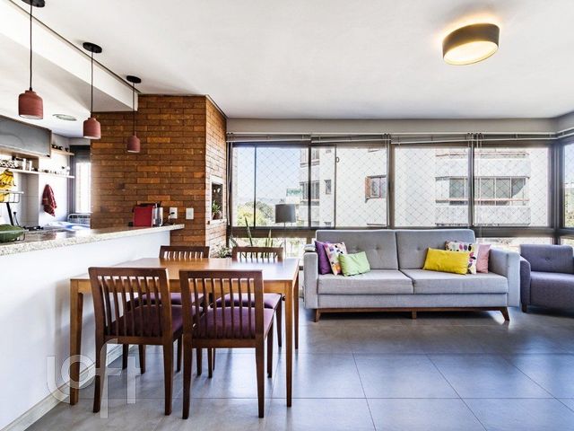 Apartamento com 72m², 2 dormitórios, 1 suíte, 2 vagas, Petrópolis em Porto Alegre