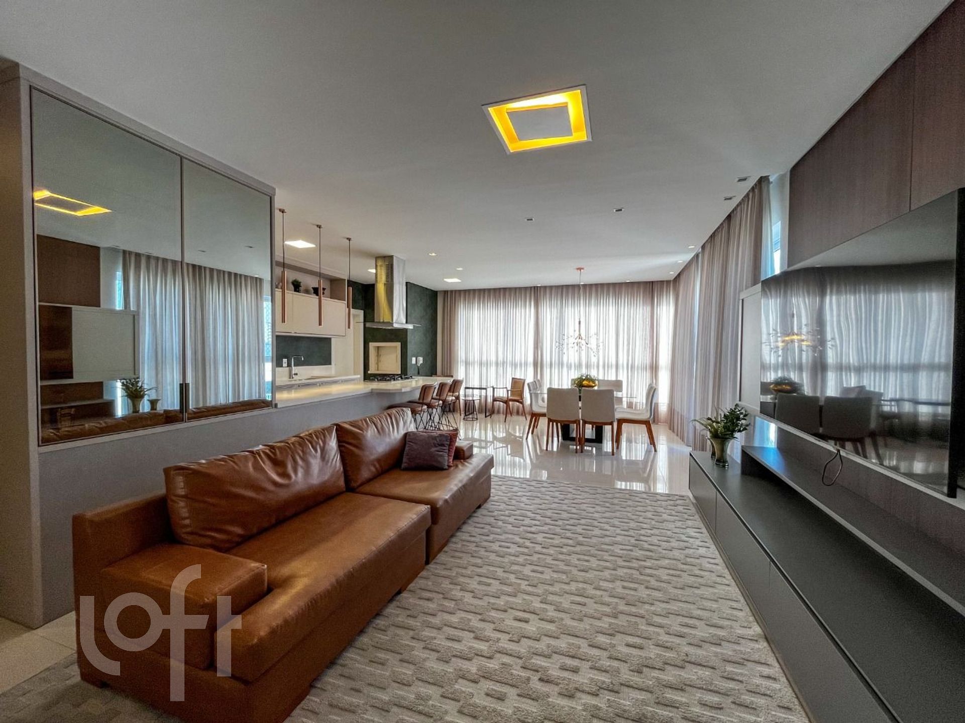 Apartamentos com 137m², 3 quartos, 3 suítes, 3 garagens, no bairro Centro em Balneário Camboriú