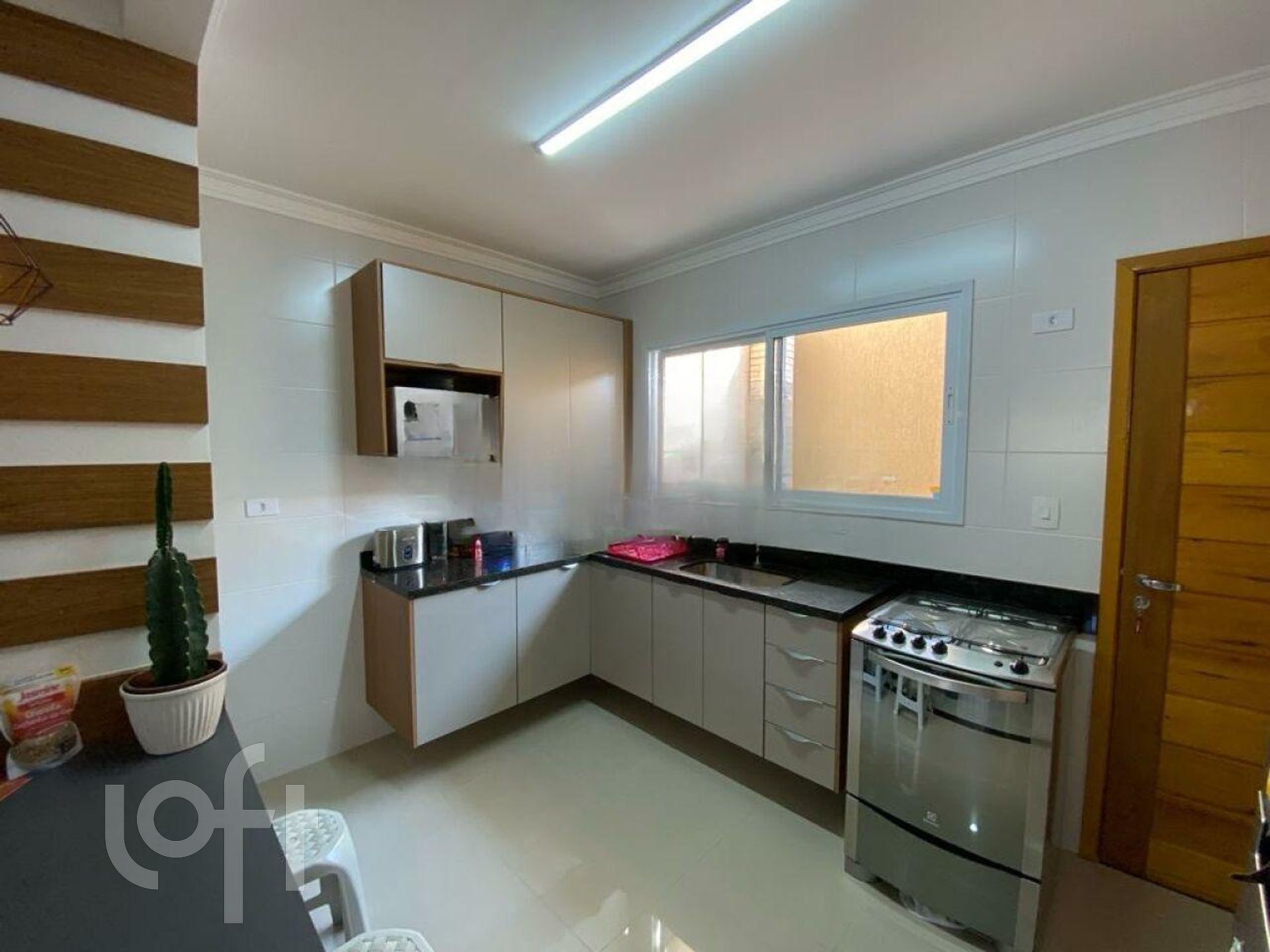 Casa à venda com 3 quartos, 94m² - Foto 1