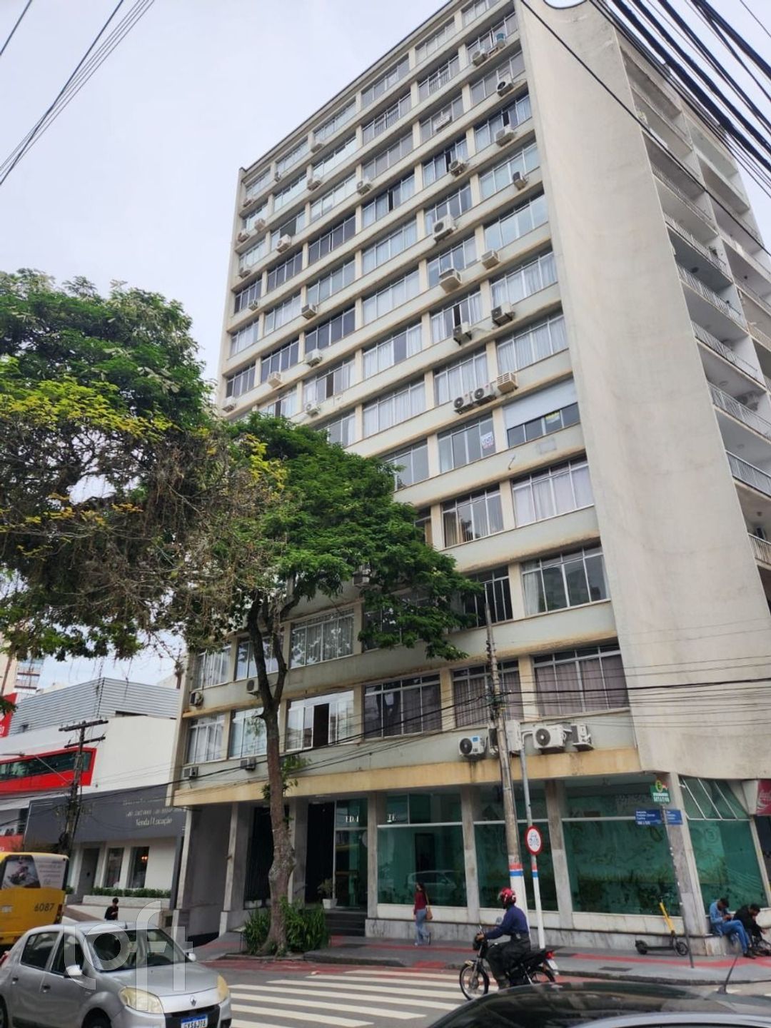 Apartamento  2 dorms com garagem na  Rua Osmar Cunha