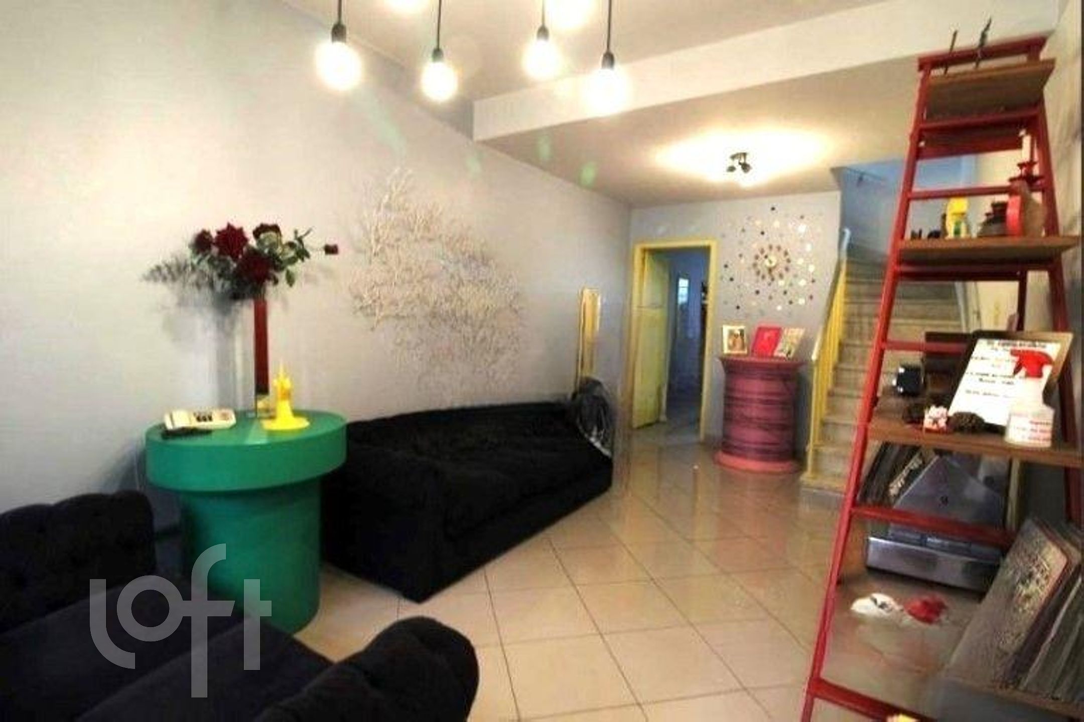 Casa à venda com 2 quartos, 80m² - Foto 2