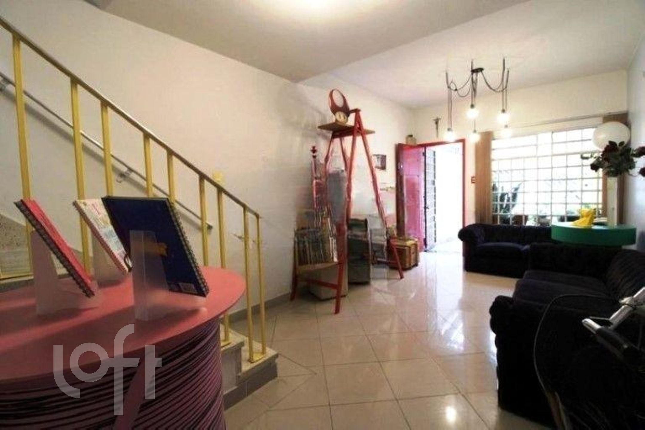 Casa à venda com 2 quartos, 80m² - Foto 1