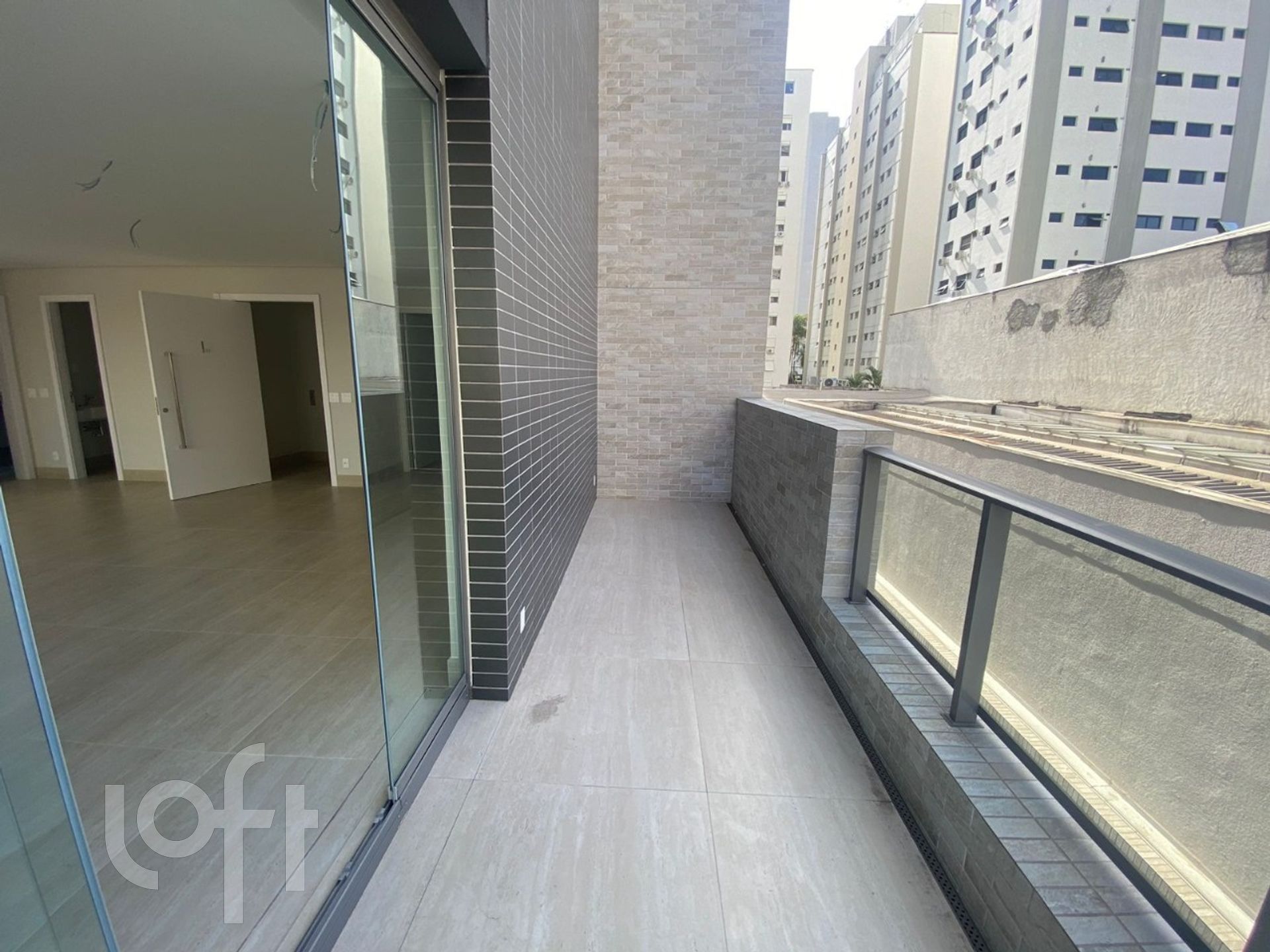 Apartamento à venda com 3 quartos, 265m² - Foto 2