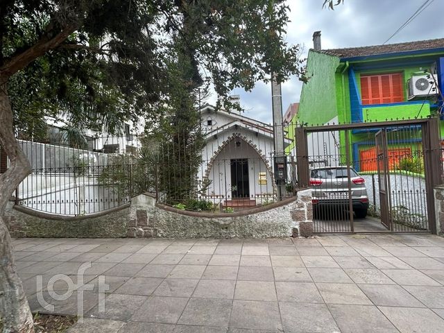 Casa com 561m², 3 dormitórios, 1 suíte, Menino Deus em Porto Alegre