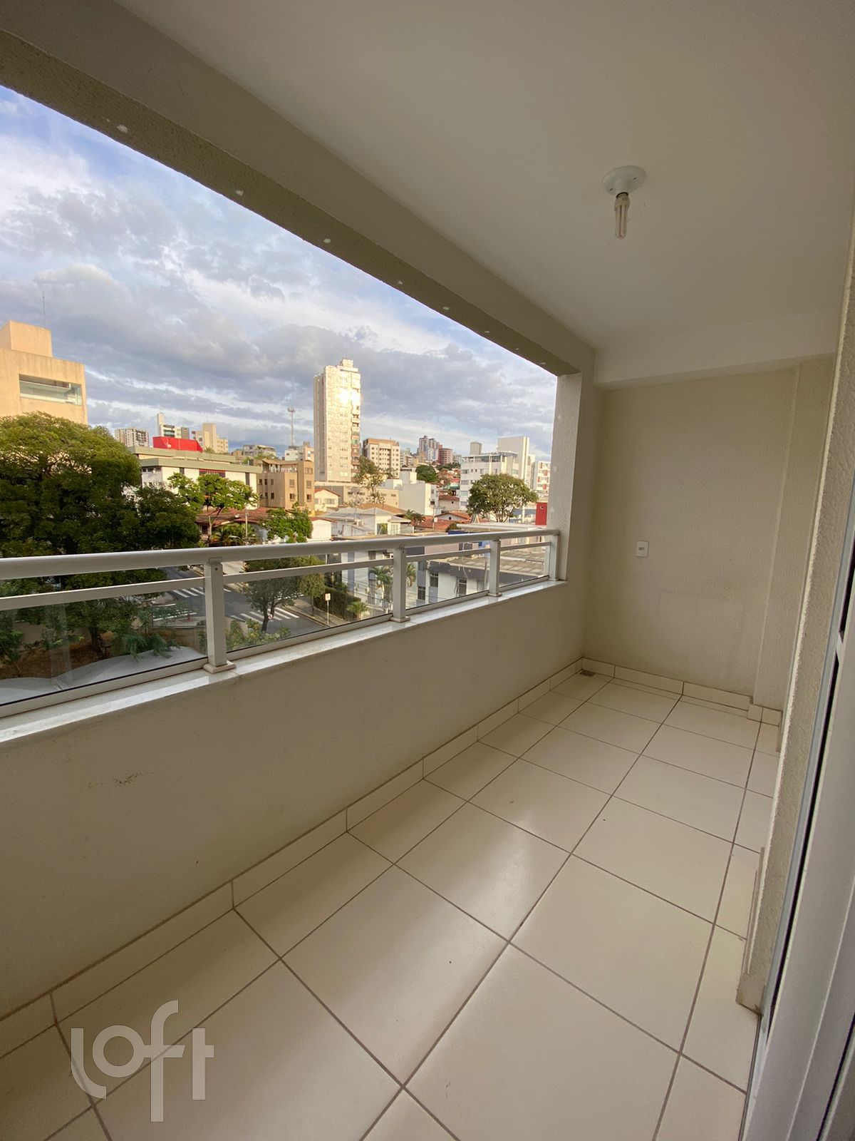 Apartamento à venda com 2 quartos, 68m² - Foto 2