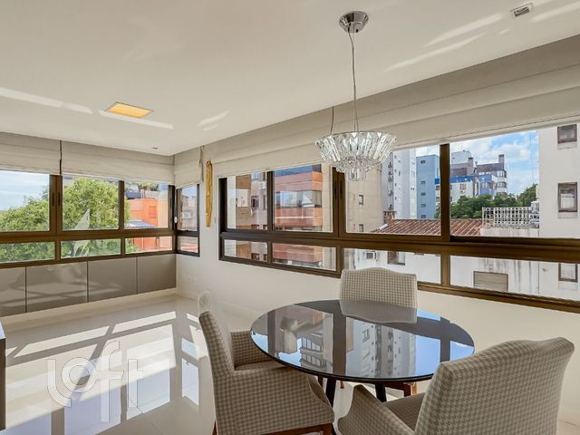 Apartamento com 79m², 2 dormitórios, 1 suíte, 2 vagas, Petrópolis em Porto Alegre