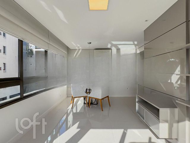 Apartamento com 79m², 2 dormitórios, 1 suíte, 2 vagas, Petrópolis em Porto Alegre